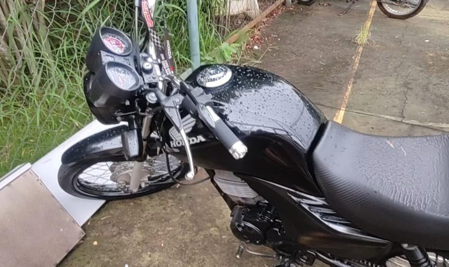 Foto 2 de 3 — Homem é preso pelo BAEP/CANIL com moto furtada no Jardim Iguatemi em Araraquara